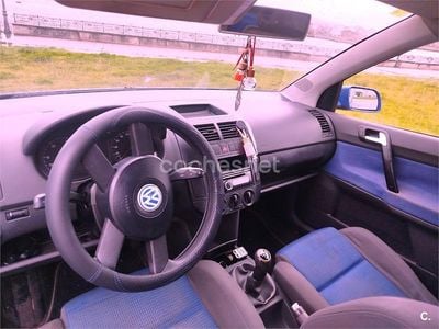 Usado VW Polo Trendline 75 CV (55 kW) 2003 Azul Berlina
