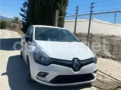 Usado Renault Clio IV LIMITED 75 CV (55 kW) 2017 Blanco Berlina