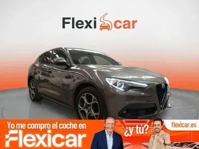 Usado Alfa Romeo Stelvio Sprint 160 CV (117 kW) 2022 Gris / plata SUV