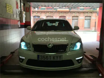 Usado Skoda Octavia RS 170 CV (125 kW) 2013 Blanco Familiar