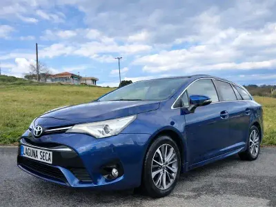 Usado Toyota Avensis Advance 143 CV (105 kW) 2015 Azul Familiar