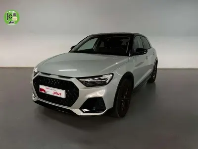 Usado Audi A1 Black Edition 110 CV (80 kW) 2023 Plateado SUV