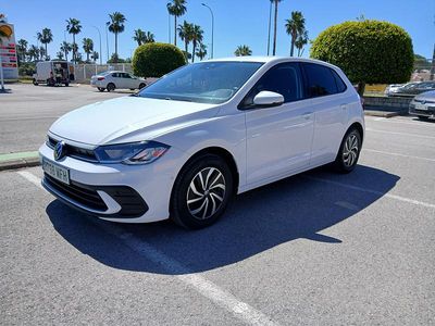Usado VW Polo Advance 95 CV (69 kW) 2013 Gris Utilitario