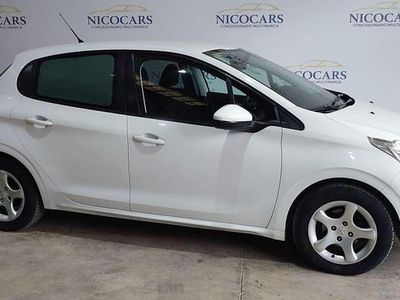 Usado Peugeot 208 Active 82 CV (60 kW) 2012 Blanco Utilitario