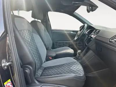 Käytetty VW Tiguan R-line 150 HP (110 kW) 2021 Musta Katumaasturi
