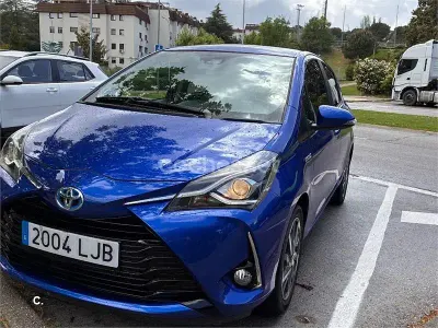 Usado Toyota Yaris Hybrid 100 CV (73 kW) 2020 Azul Berlina