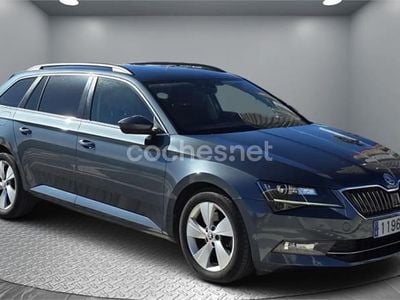 Usado Skoda Superb Active 150 CV (110 kW) 2016 Gris / plata Familiar