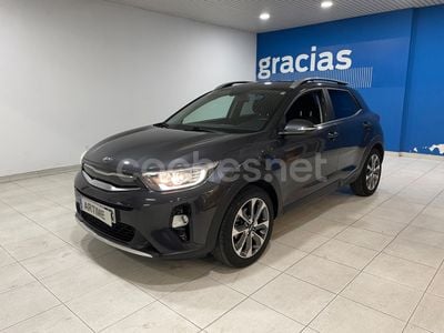 Usado Kia Stonic 100 CV (73 kW) 2020 Gris / plata SUV