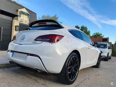 Usado Opel Astra GTC 195 CV (143 kW) 2015 Blanco Berlina