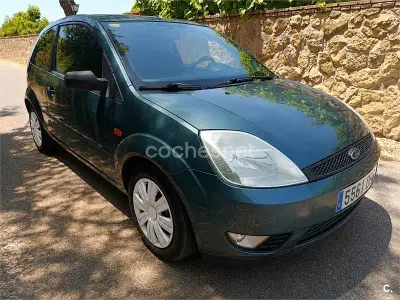 Usado Ford Fiesta Trend 80 CV (58 kW) 2004 Verde Utilitario