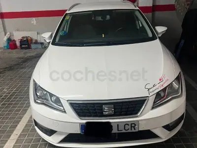 Usado Seat Leon Style 130 CV (95 kW) 2019 Blanco Familiar