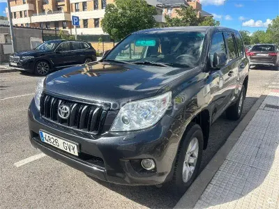 Begagnad Toyota Land Cruiser 173 HK (127 kW) 2010 Grå SUV