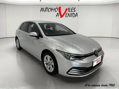 Usado VW Golf VIII Life 110 CV (80 kW) 2022 Gris / plata Berlina