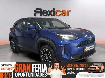 Usado Toyota Yaris Hybrid Active 116 CV (85 kW) 2022 Azul