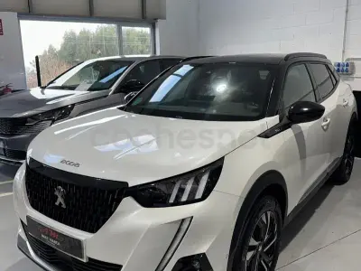 Usado Peugeot 2008 GT 130 CV (95 kW) 2022 Blanco SUV
