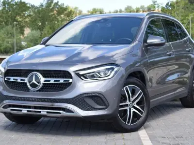 Usado Mercedes GLA200 Advantage 163 CV (119 kW) 2021 Gris SUV