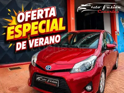Usado Toyota Yaris Hybrid Advance 100 CV (73 kW) 2012 Granate Berlina