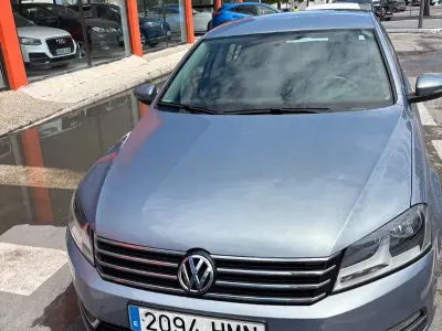 Usado VW Passat Edition 105 CV (77 kW) 2012 Gris / plata Berlina