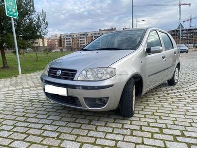 Usado Fiat Punto Dynamic 80 CV (58 kW) 2003 Gris / plata Utilitario