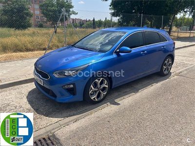 Usado Kia Ceed 136 CV (100 kW) 2022 Azul Utilitario