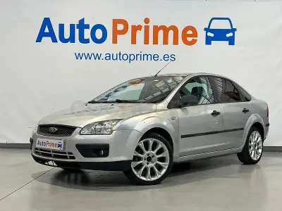 Usado Ford Focus Trend 115 CV (84 kW) 2006 Gris / plata Berlina