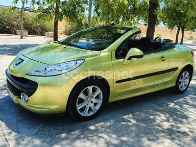 Usado Peugeot 207 CC 120 CV (88 kW) 2007 Verde Descapotable