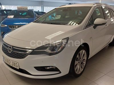 Usado Opel Astra Excellence 150 CV (110 kW) 2017 Blanco Familiar