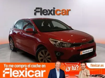 Usado Kia Rio 84 CV (61 kW) 2022 Burdeos Utilitario