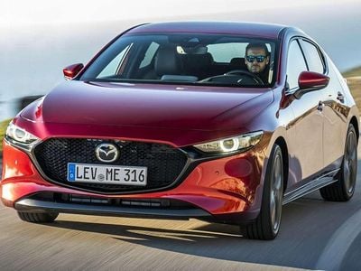 Usado Mazda 3 Exclusive-Line 122 CV (89 kW) 2024 Rojo Berlina