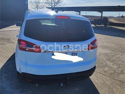 Usado Ford S-MAX Trend 140 CV (102 kW) 2015 Blanco Monovolumen
