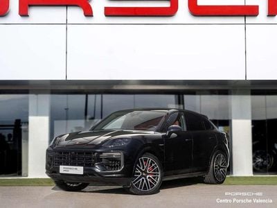 Negro Usado 2024 Porsche Cayenne Turbo E-Hybrid SUV | 179.900 €