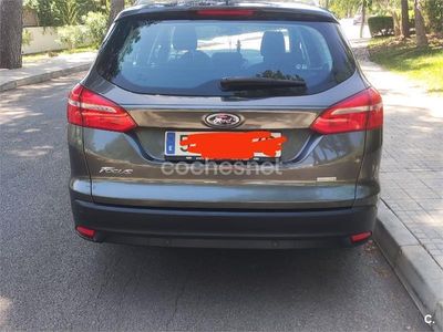 Gris / plata Usado 2017 Ford Focus Berlina | 13.000 € (Precio justo)