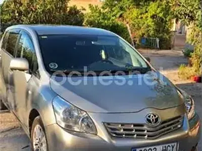 Usado Toyota Verso Active 126 CV (92 kW) 2011 Gris / plata Monovolumen
