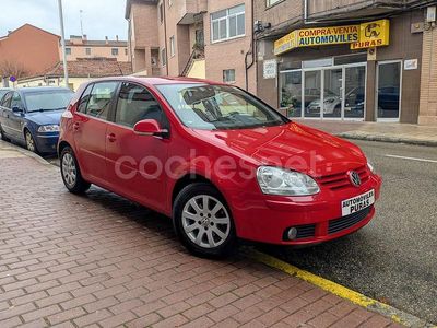 Usado VW Golf V Highline 102 CV (75 kW) 2007 Rojo Berlina