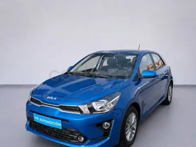Usado Kia Rio 84 CV (61 kW) 2022 Azul Berlina