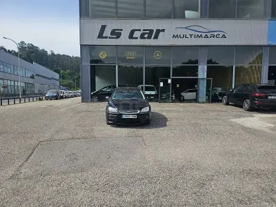 Usado Ford Focus Sport 136 CV (100 kW) 2005 Negro Berlina