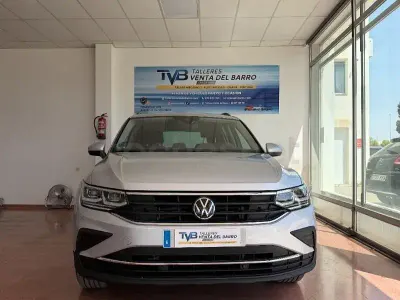 Usado VW Tiguan Life 245 CV (180 kW) 2022 Gris / plata SUV