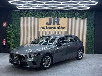 Usado Mercedes A180 109 CV (80 kW) 2018 Gris / plata Berlina