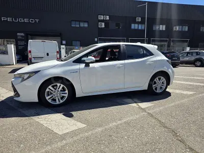 Używany Toyota Corolla Active 122 KM (89 kW) 2022 Biały Sedan/Limuzyna