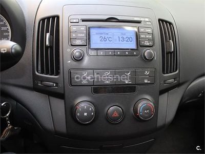 Usado Hyundai i30 Classic 109 CV (80 kW) 2011 Granate Berlina