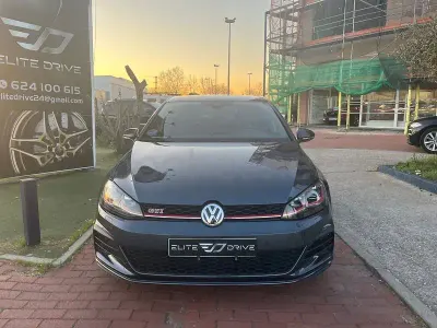 Usado VW Golf VII GTI 245 CV (180 kW) 2018 Gris / plata Berlina