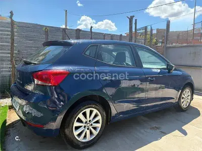 Usado Seat Ibiza Reference 95 CV (69 kW) 2019 Azul Utilitario