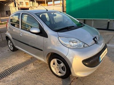 Usado Peugeot 107 Urban Move 68 CV (50 kW) 2008 Gris / plata Utilitario