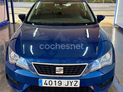 Usado Seat Leon Style 110 CV (80 kW) 2017 Azul Berlina