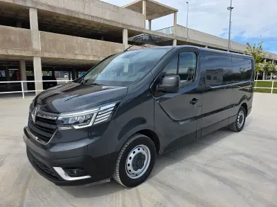 Usado Renault Trafic 130 CV (95 kW) 2022 Gris Monovolumen