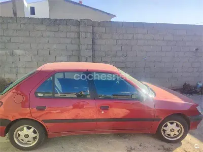 Usado Peugeot 306 92 CV (67 kW) 1996 Granate Berlina