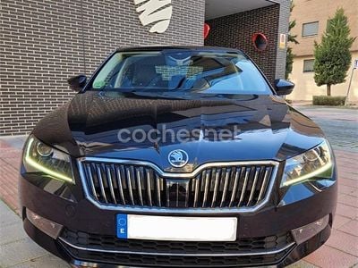 Usado Skoda Superb SportLine 150 CV (110 kW) 2019 Negro Berlina