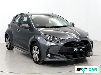 Usado Toyota Yaris Hybrid Active 116 CV (85 kW) 2024 Gris Berlina