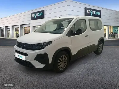 Usado Peugeot Rifter Allure 100 CV (73 kW) 2025 Blanco Monovolumen