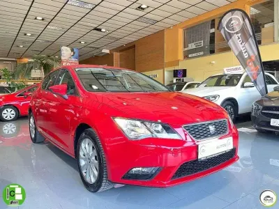 Usado Seat Leon ST Style 110 CV (80 kW) 2015 Rojo Familiar
